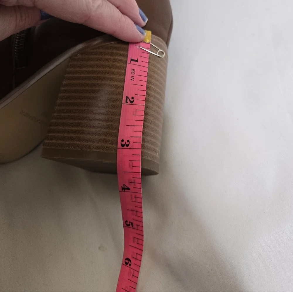 MARC FISHER Lysia leather cognac stacked heel booties‎ 9